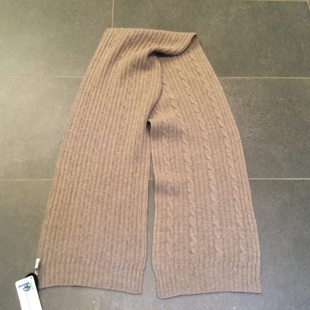 NWT Light brown 100% cashmere scarf by Portolano